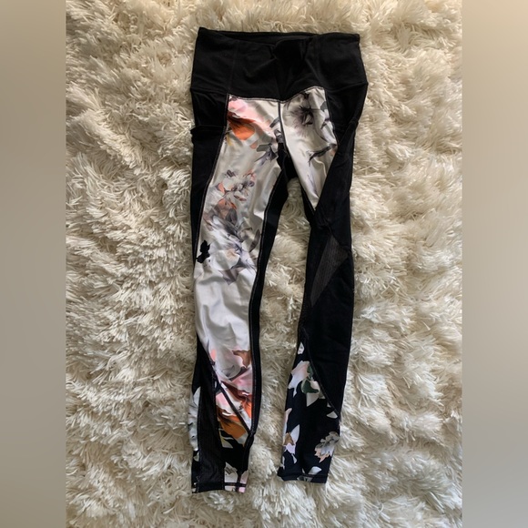Athleta floral mesh leggings with pockets- size S - Picture 3 of 6